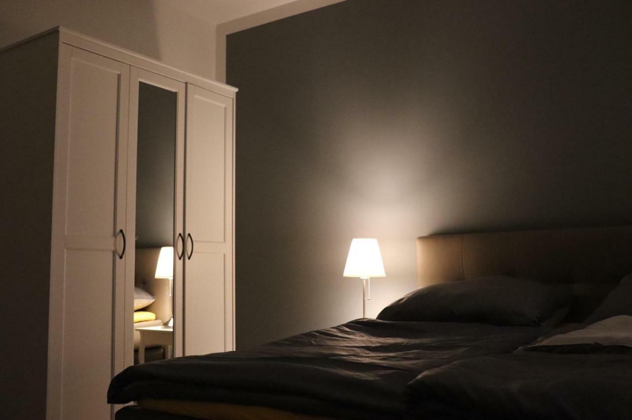 Apartment Zum-butterstock